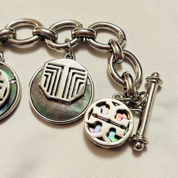 🔥NWOT🔥RARE Tory Burch Iridescent Charm Bracelet - Picture 10 of 13